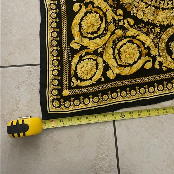 Versace Yellow and Black Baroque Scarf - Picture 7 of 7